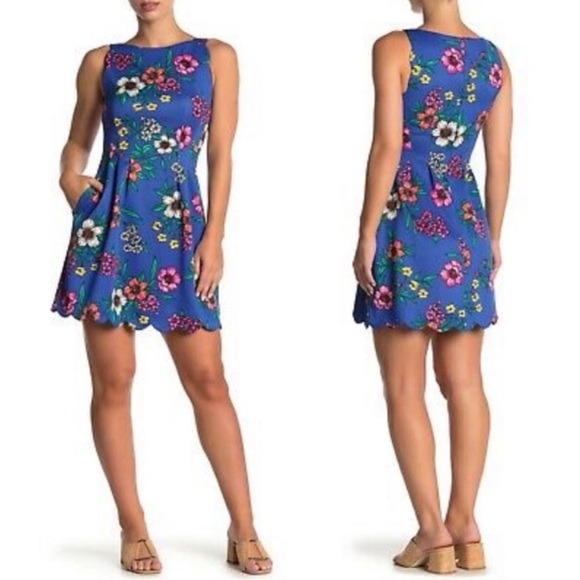Vince Camuto Dresses & Skirts - Vince Camuto Floral scalloped fit n flare dress